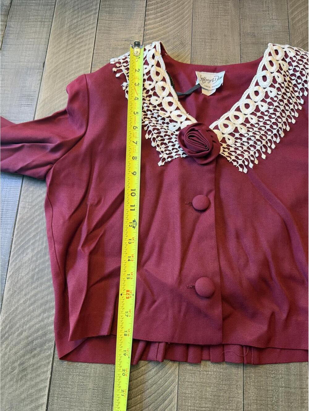 Jeffrey & Dara vintage 80s button up lace collar crop jacket with rose details - Picture 7 of 8